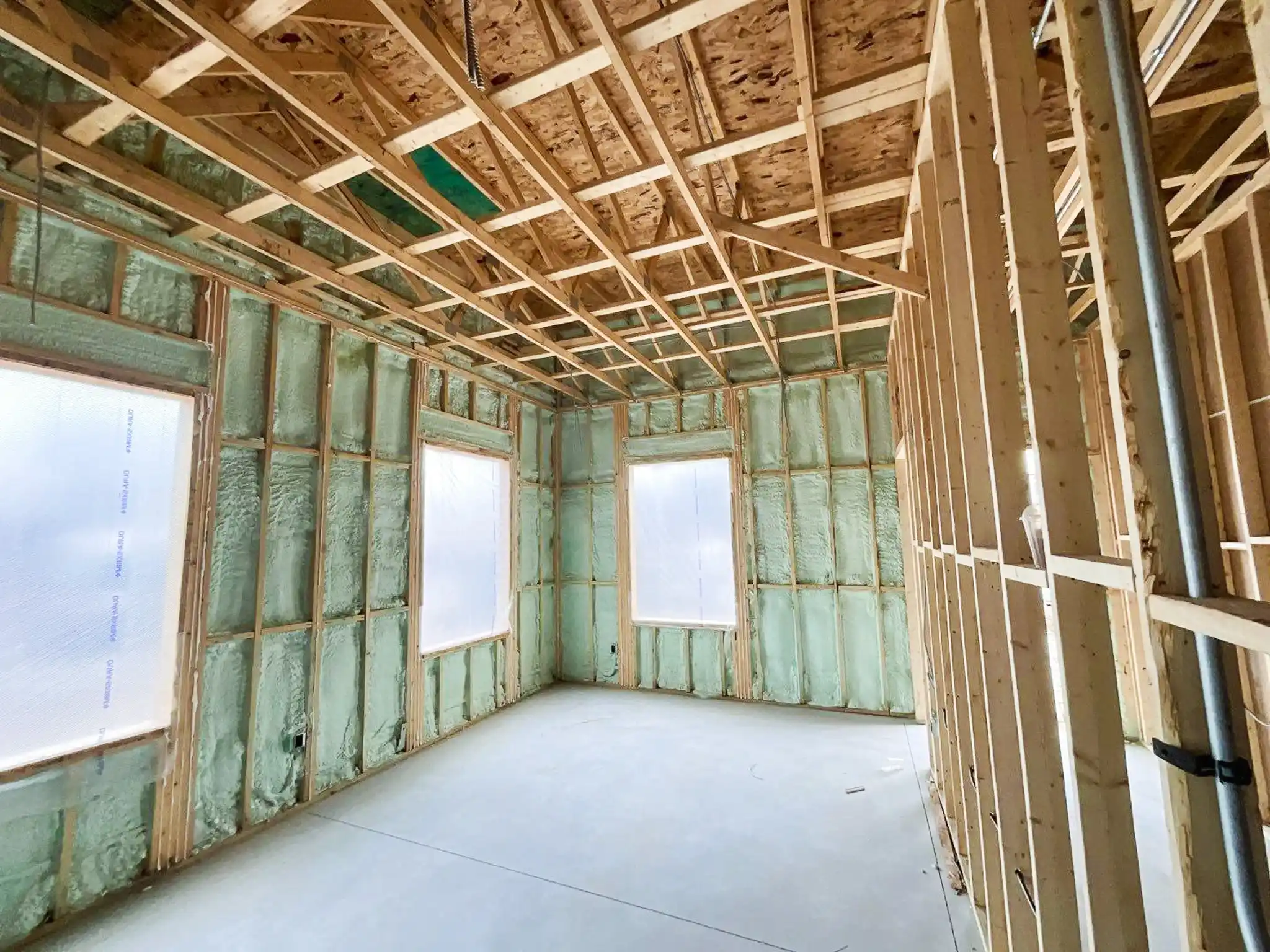 Closed-Cell Spray Foam: Complete Guide to Applications, Benefits and Performance